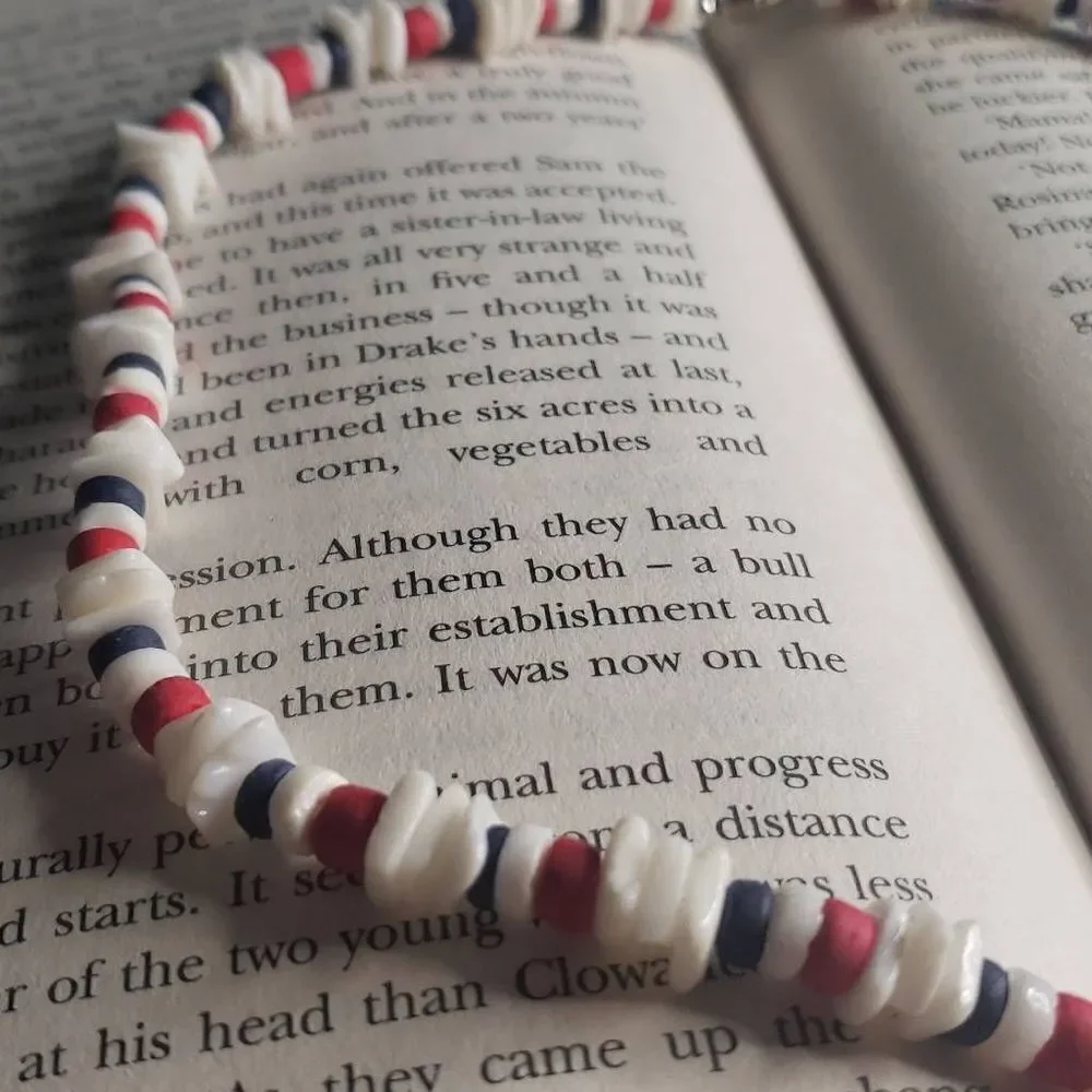 Red, White, and Blue Shell/Wood Beach Necklace‎